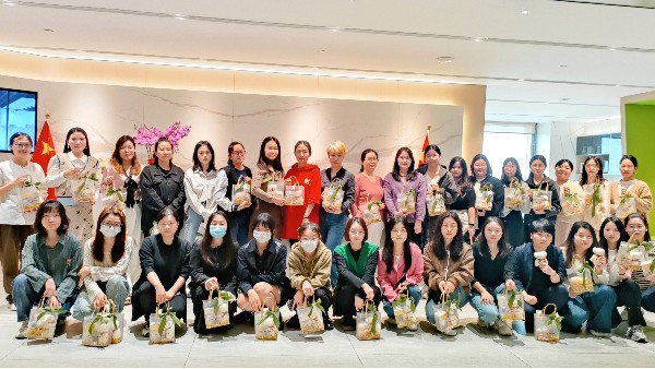 致所有女神：熱辣滾燙，綻放光芒！