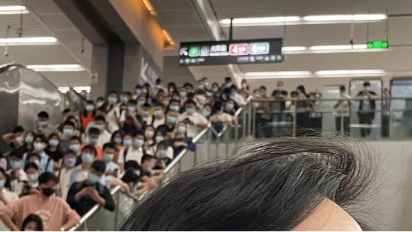 今日深圳地鐵5號線發(fā)生故障了！現(xiàn)場人群爆滿造成堵塞-深圳辦公室裝修設(shè)計(jì)公司